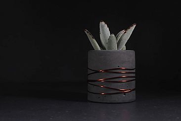 WIRE concrete pot